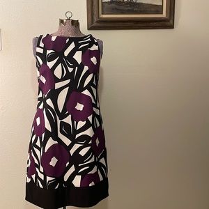 AB Studio Sleeveless Easy Care Dress in a Zip-Up Flattering  Size 14